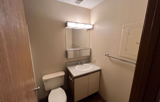 1 bed, 1 bath, 700 sqft, $825, Unit 708