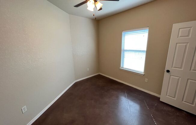 3 beds, 2 baths, $1,395