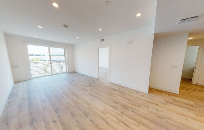 3 beds, 2.5 baths, 1,275 sqft, $3,598, Unit 414
