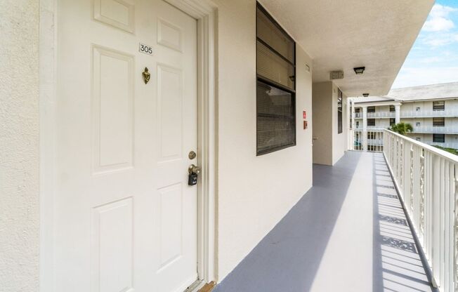 Spacious 2BR/2BA Condo at Whitehall - West Palm Beach