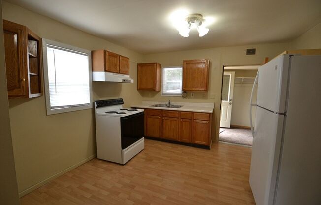 2 beds, 1 bath, $900