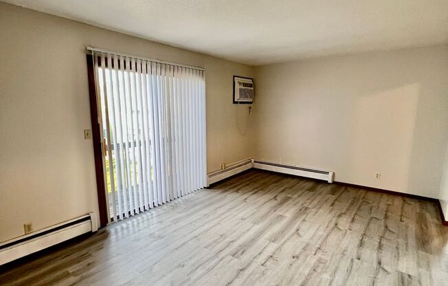 2 beds, 1 bath, $900