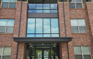 Gorgeous 2 Bed 2 Bath Large 3rd Floor Condo in the Heart of Denver
