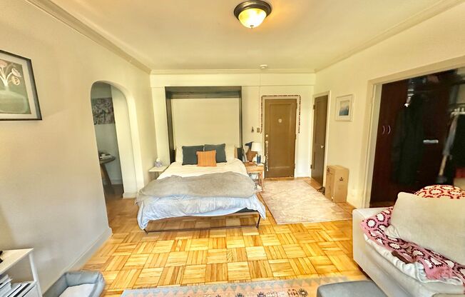 Great Studio in Glover Park/North Georgetown w/Murphy Bed, Walk-In Closet, Eat in Kitchen!