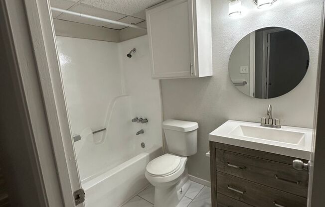2 beds, 1 bath, 810 sqft, $1,100, Unit 102