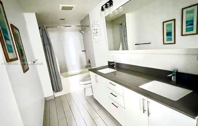 2 beds, 2 baths, 1,096 sqft, $4,550, Unit 999 SW 1st Ave # 1807