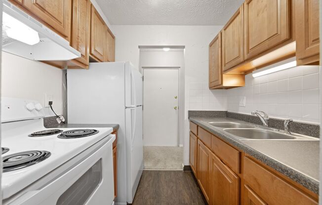 2 beds, 1 bath, 800 sqft, $1,100, Unit 379-206