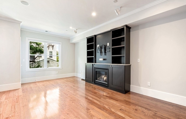 257 W 3 ST