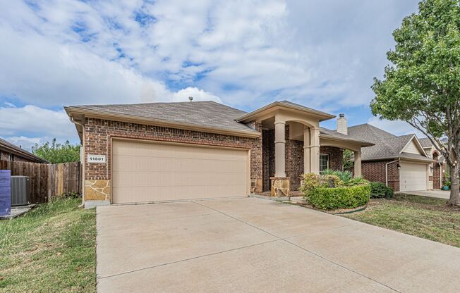 $500 off 1st month's rent! Bright, clean & open concept 3/2/2 home in Villages of Woodland Springs - 11801 Basilwood Drive, Fort Worth TX 76244