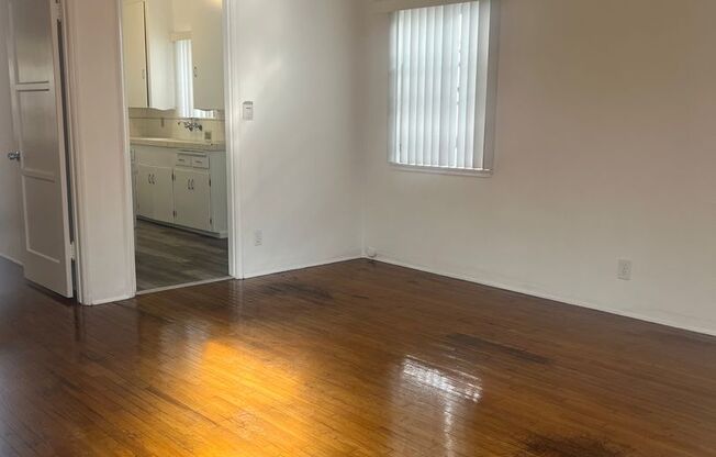 1 bed, 1 bath, $1,995, Unit B