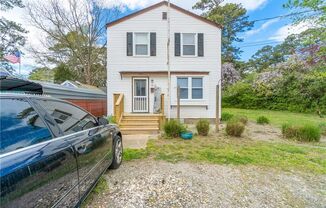 Cute upstairs unit in Duplex