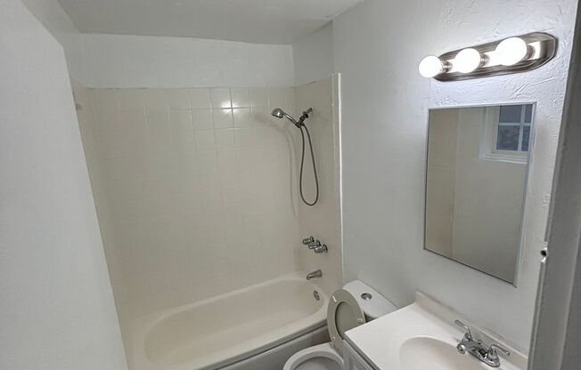 1 bed, 1 bath, $1,800, Unit 14122 - Apt 4