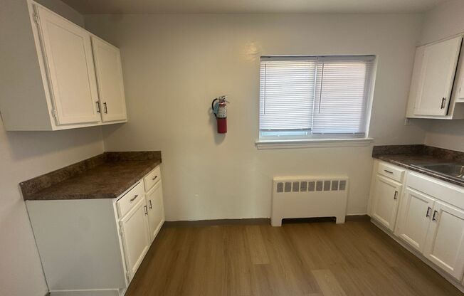 2 beds, 1 bath, 850 sqft, $1,675, Unit A-21