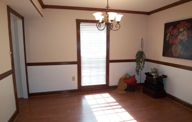 2 Story Home on Cul De Sac Lot!!