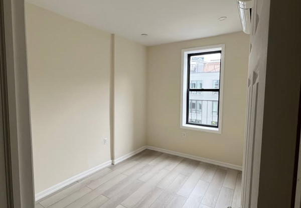 698 HANCOCK ST