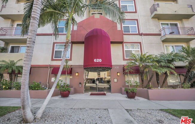 2 beds, 2 baths, 942 sqft, $559,900, Unit 135