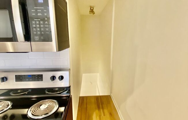 2 beds, 1 bath, $1,300