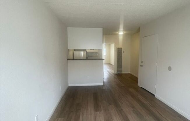 8240 Whitsett Ave