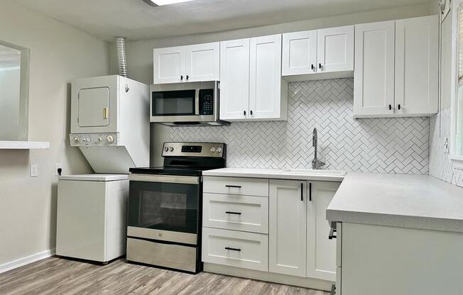 852 W 48 ST