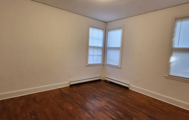 2 beds, 1 bath, $750