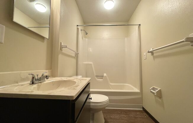 2 beds, 1 bath, 875 sqft, $995