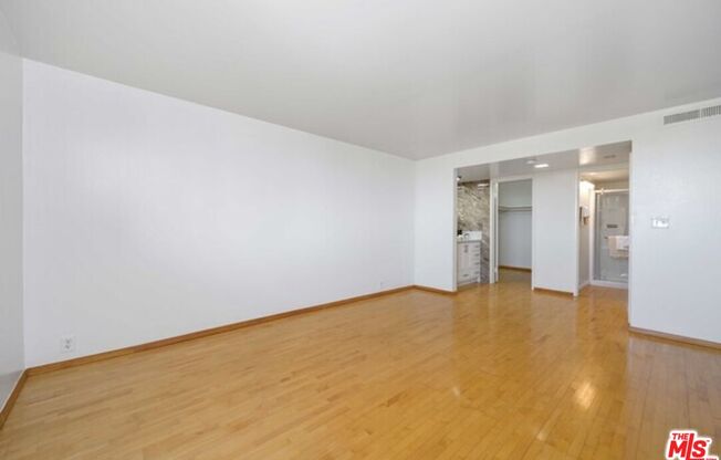 2 beds, 2 baths, 1,099 sqft, $4,500, Unit 1210