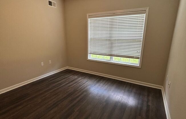 2 beds, 2 baths, 927 sqft, $915, Unit F3