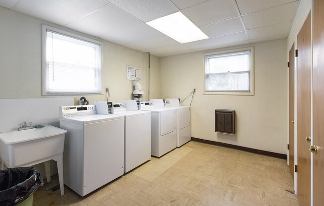 2 beds, 1 bath, 830 sqft, $1,000, Unit 600-3C