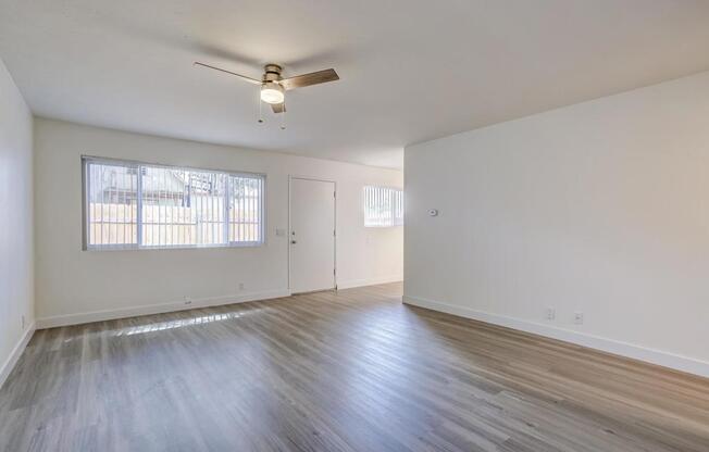 853 W 11 AVE