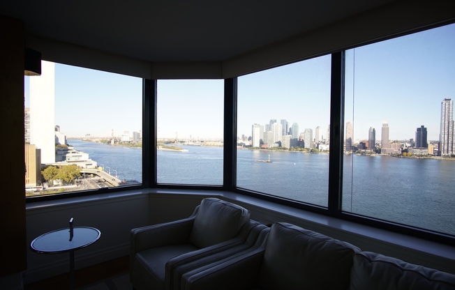 1 bed, 2 baths, 927 sqft, $5,500, Unit 18G