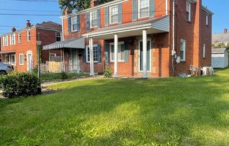Townhouse on Spacious Corner Lot