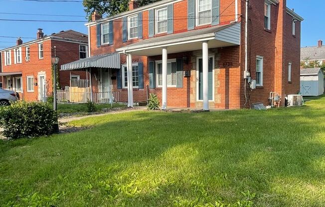 Townhouse on Spacious Corner Lot