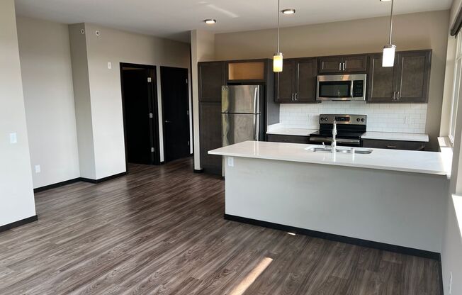 1 bed, 1 bath, 851 sqft, $1,600, Unit 108