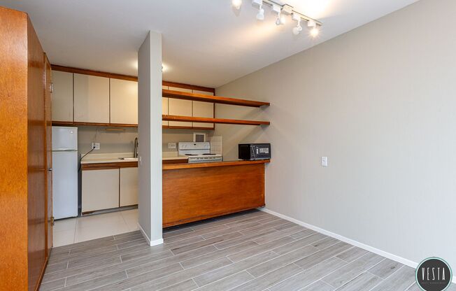 2 beds, 1 bath, $3,500, Unit #23