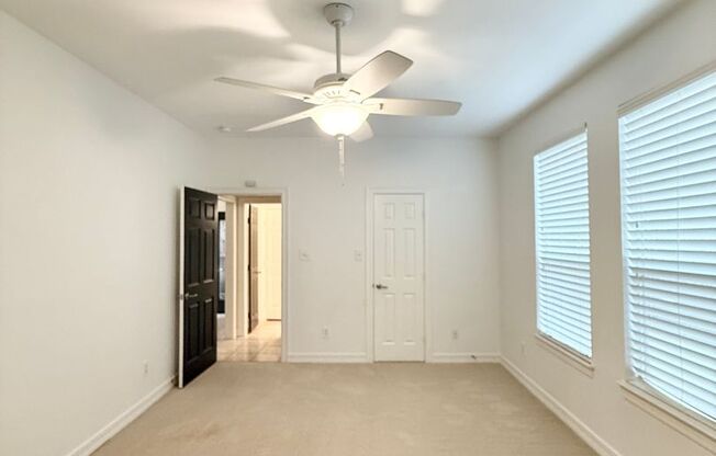 Spacious Museum District 3-Story 2/2.5/2 Townhome !