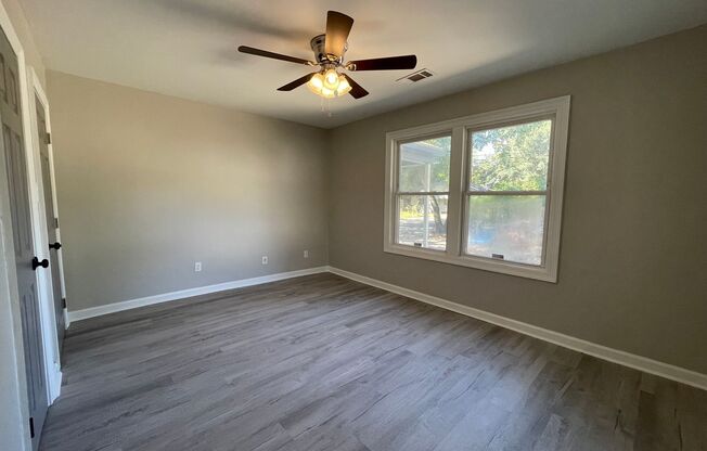 3 beds, 1 bath, $900