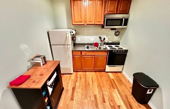 Studio, 1 bath, $1,700, Unit 05