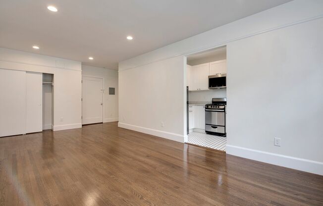 Studio, 1 bath, 464 sqft, $1,375, Unit 209