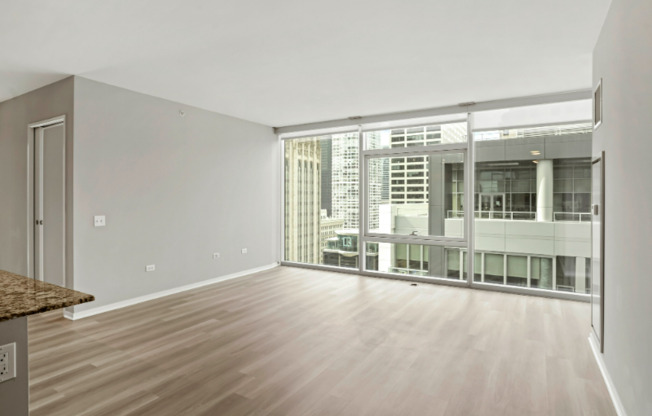 215 E ILLINOIS ST
