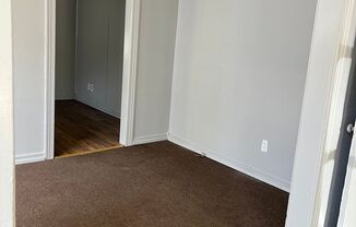 3 beds, 1 bath, $700