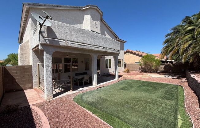 Gorgeous 4bed /5bath home nestled in a great area!