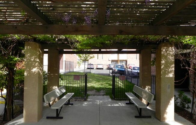 2 beds, 1.5 baths, 800 sqft, $1,055, Unit Unit 15