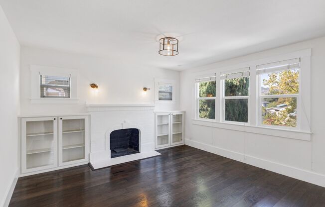 THREE BEDROOM / TWO BATH HOME IN NICE NEIGHBORHOOD CLOSE TO ALBERT PARK AND DOWNTOWN