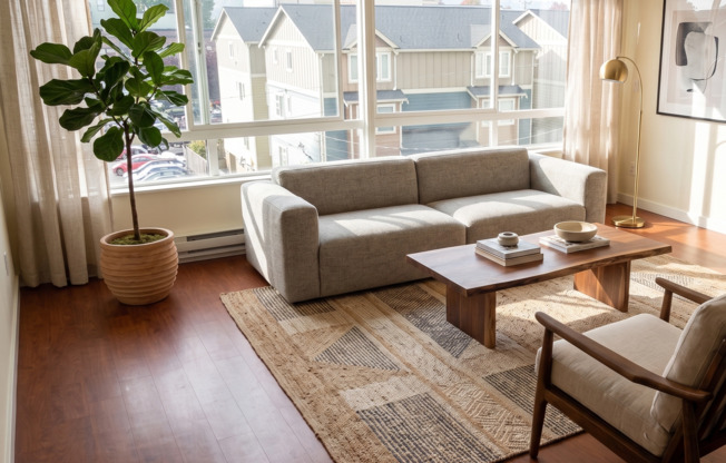 3 beds, 1 bath, $2,895, Unit R-412