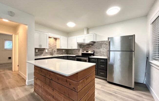 2 beds, 1 bath, 695 sqft, $1,435, Unit 14