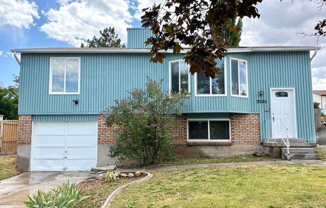 Awesome Split Entry with New Paint & Flooring!