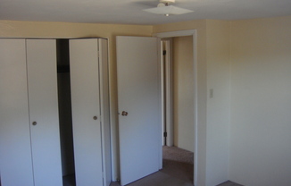 2 beds, 1 bath, $1,150, Unit 4