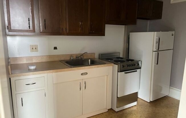 1 bed, 1 bath, $850, Unit APARTMENT 6