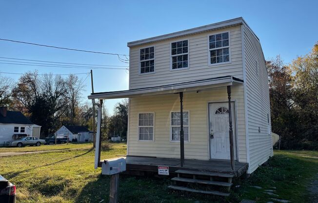 3 bed house with central hvac, yard, laundry, porch