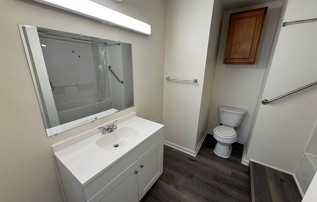 2 beds, 1 bath, 775 sqft, $790, Unit 420-22 Tefft-422 Tefft